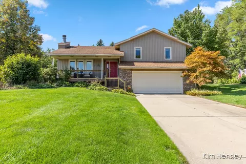 7039 Crescenda, Rockford, MI 49341