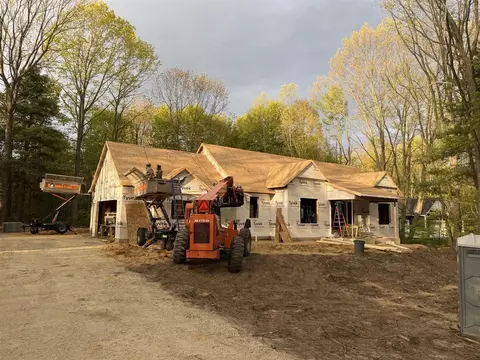 76757 Wood Crest Ct, South Haven, MI 49090