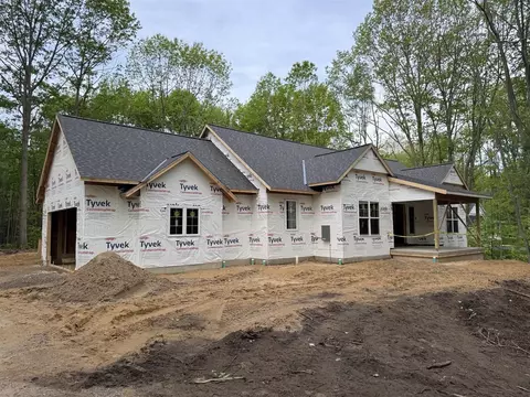 76757 Wood Crest Ct, South Haven, MI 49090