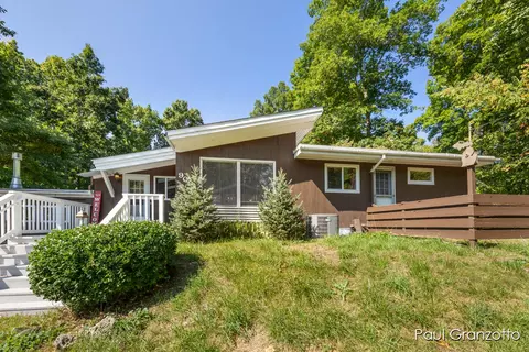 9065 Lincoln Lk, Greenville, MI 48838