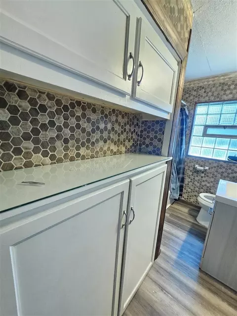 Bath - 2205 W Mcclellan, Flint, MI 48504 photo 1 of 1