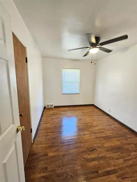 Bedroom - 2205 W Mcclellan, Flint, MI 48504 photo 2 of 3