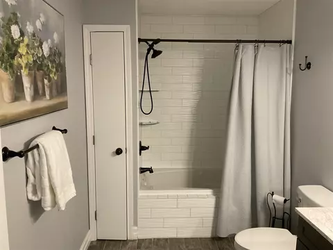 Bath - 8587 Stout, Grosse Ile, MI 48138 photo 3 of 6