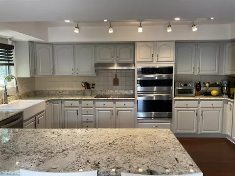 Kitchen - 8587 Stout, Grosse Ile, MI 48138 photo 7 of 8
