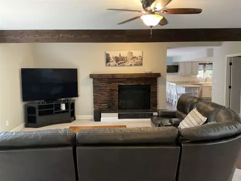Living - 8587 Stout, Grosse Ile, MI 48138 photo 3 of 5