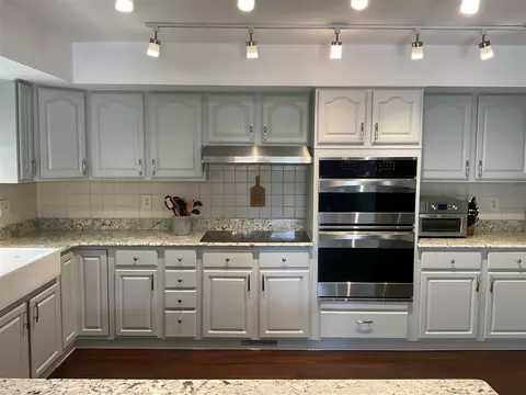 Kitchen - 8587 Stout, Grosse Ile, MI 48138 photo 6 of 8