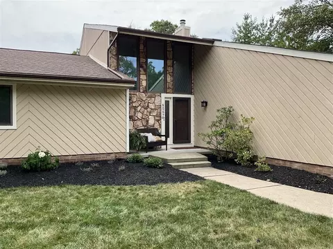 8587 Stout, Grosse Ile, MI 48138