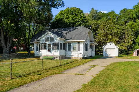 736 S S Grv, Delton, MI 49046