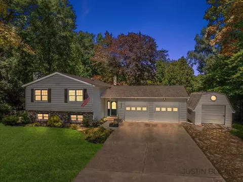 1009 Fonger, Sparta, MI 49345