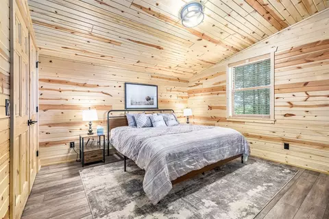 Bedroom - 3210 E Rivers Edge, Newaygo, MI 49337 photo 4 of 6