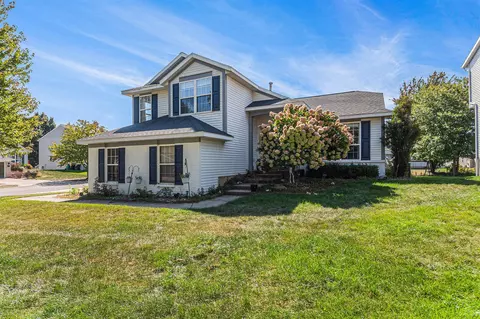 5639 E Falling Leaf, Kentwood, MI 49512