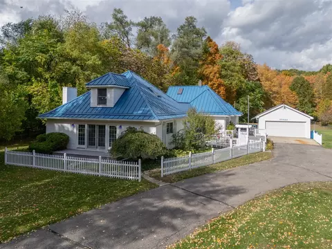 55622 Red Arrow, Lawrence, MI 49064
