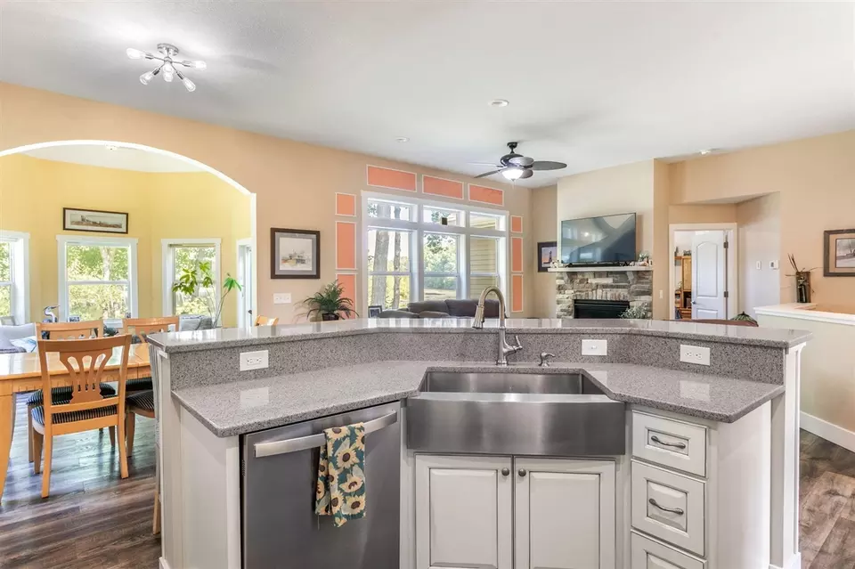 Kitchen - 13480 Riverside, Constantine, MI 49042 photo 2 of 2