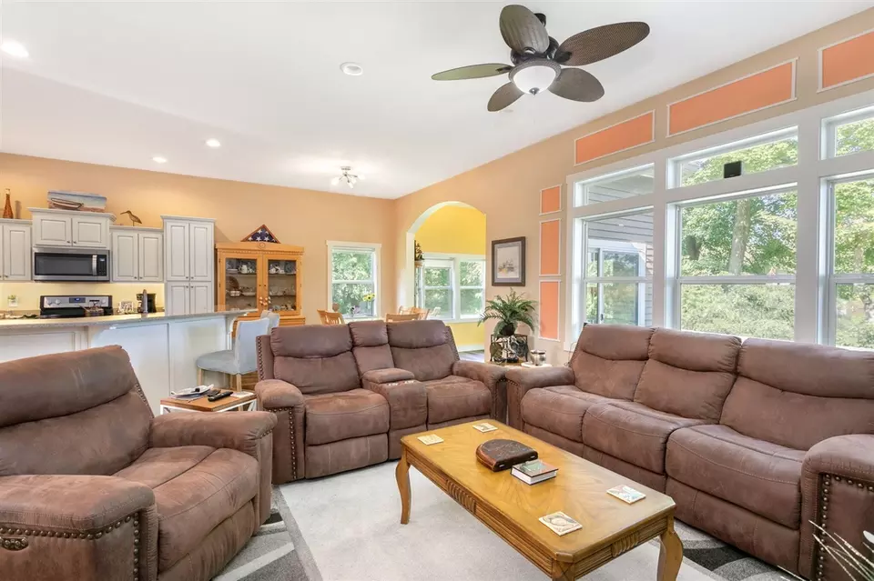 Living - 13480 Riverside, Constantine, MI 49042 photo 2 of 3