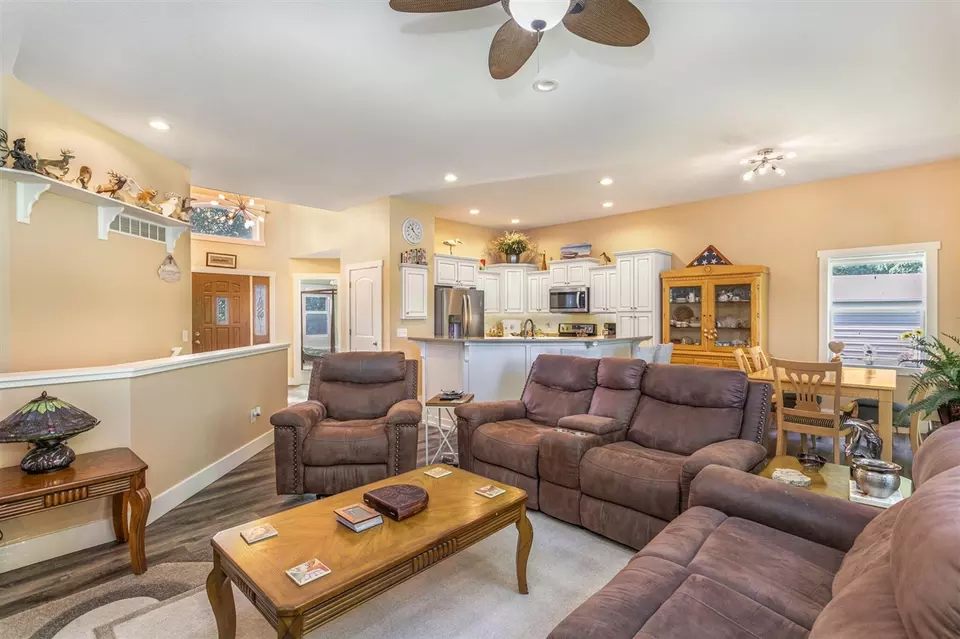 Living - 13480 Riverside, Constantine, MI 49042 photo 3 of 3