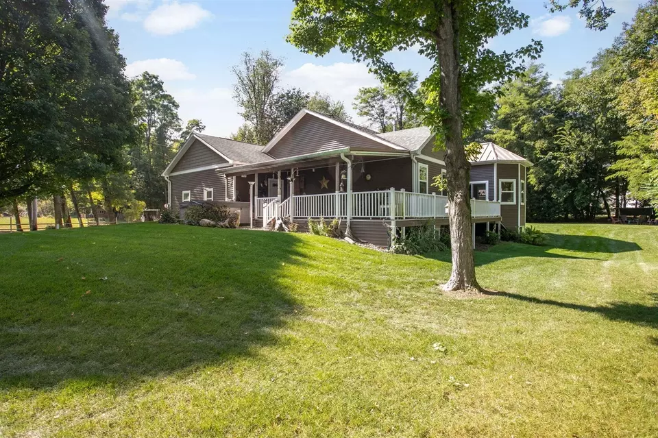 Exterior - 13480 Riverside, Constantine, MI 49042 photo 4 of 7