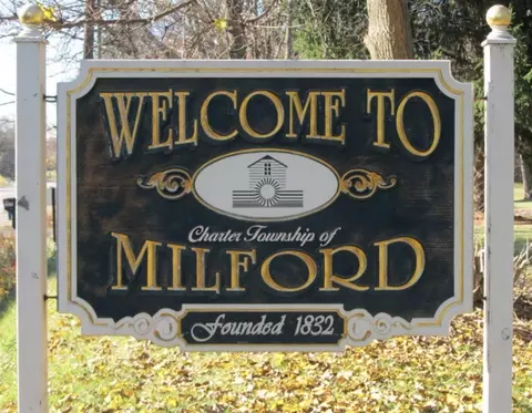 727 W W Maple Rd, Milford, MI 48381
