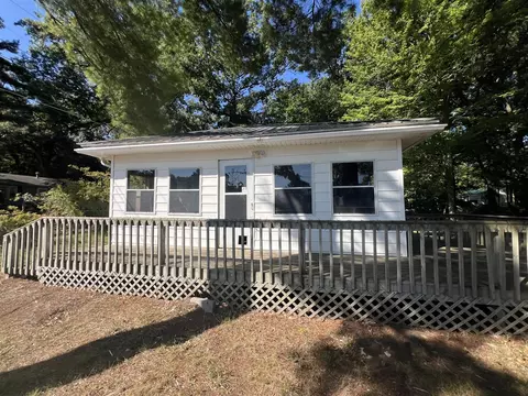 1370 E Hess Lk, Grant, MI 49327