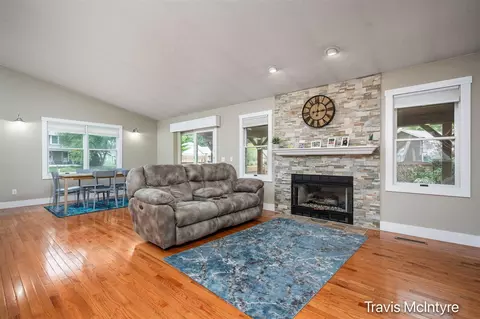 Living - 732 Ruby, Otsego, MI 49078 photo 3 of 5