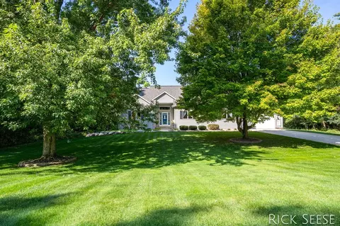 59 Radny, Lowell, MI 49331