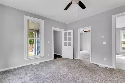 Living - 504 Second, Jackson, MI 49203 photo 3 of 9