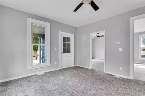 Living - 504 Second, Jackson, MI 49203 photo 4 of 9