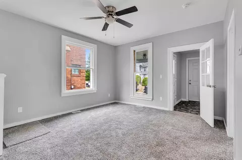 Living - 504 Second, Jackson, MI 49203 photo 2 of 9