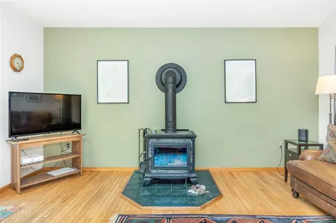 Living - 17535 Bowdish, Gregory, MI 48137 photo 5 of 6