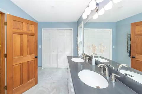 Bath - 17535 Bowdish, Gregory, MI 48137 photo 3 of 5