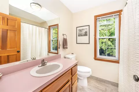 Bath - 17535 Bowdish, Gregory, MI 48137 photo 5 of 5
