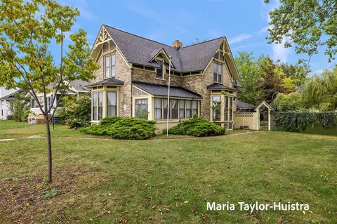 1587 Lakeshore, Muskegon, MI 49441