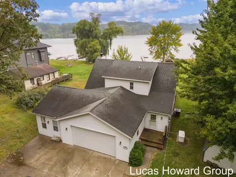 11591 Wabasis Lk, Greenville, MI 48838