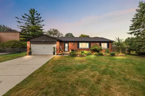 1082 E South, Troy, MI 48085
