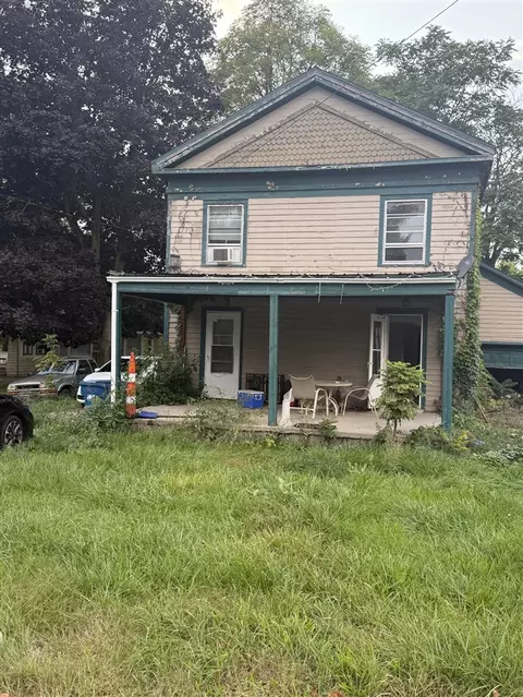 101 103 Arnold St, Ionia, MI 48846