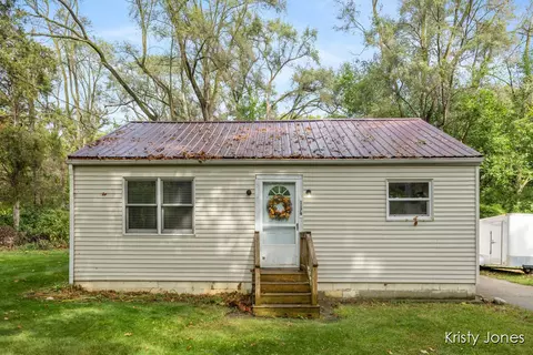 1179 102nd, Plainwell, MI 49080