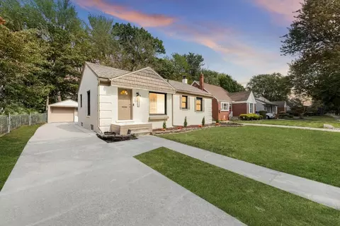 20611 Damman, Harper Woods, MI 48225