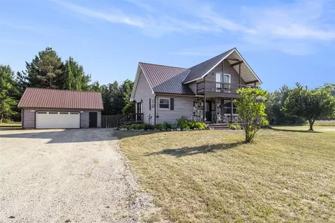 9322 E 56th, Newaygo, MI 49337 photo 2