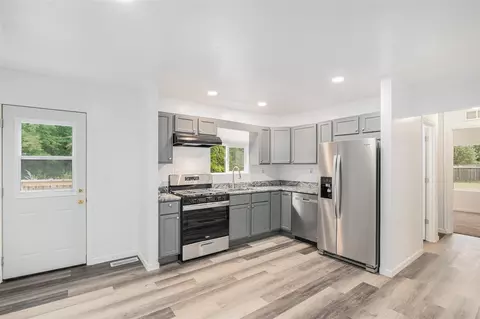 Kitchen - 37180 76th, Covert, MI 49043 photo 1 of 2