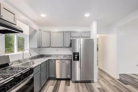 Kitchen - 37180 76th, Covert, MI 49043 photo 2 of 2