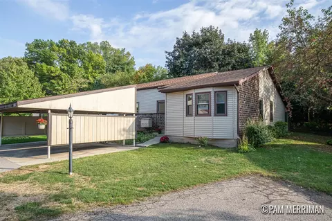2657 Chatham Woods #21, Grand Rapids, MI 49546