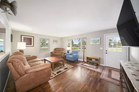Living - 6718 Clinton, Jackson, MI 49201 photo 1 of 3
