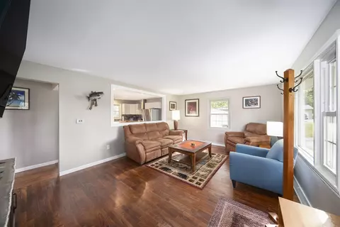 Living - 6718 Clinton, Jackson, MI 49201 photo 2 of 3