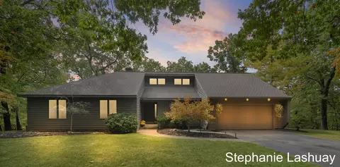 8823 Vergennes, Ada, MI 49301