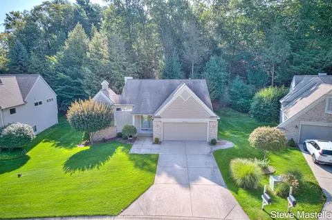 1991 W W Gln, Norton Shores, MI 49441
