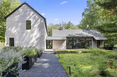 13587 Dillenbeck, Harbert, MI 49115
