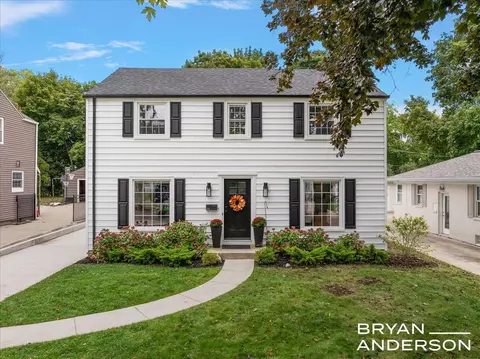 1028 Pinecrest, East Grand Rapids, MI 49506