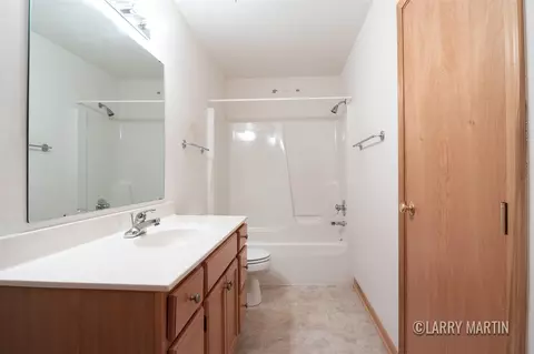 Bath - 664 Abbey Ml, Ada, MI 49301 photo 2 of 2