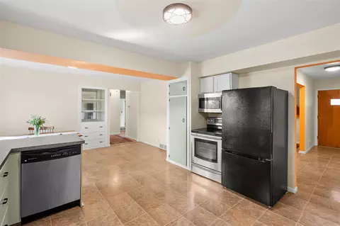 Kitchen - 248 Devon, Parchment, MI 49004 photo 3 of 3
