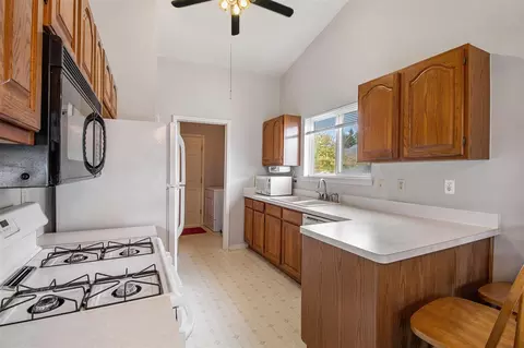 Kitchen - 17761 Feather, Brownstown, MI 48193 photo 1 of 2