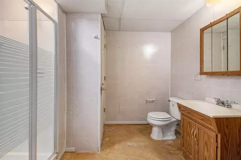 Bath - 17761 Feather, Brownstown, MI 48193 photo 3 of 3